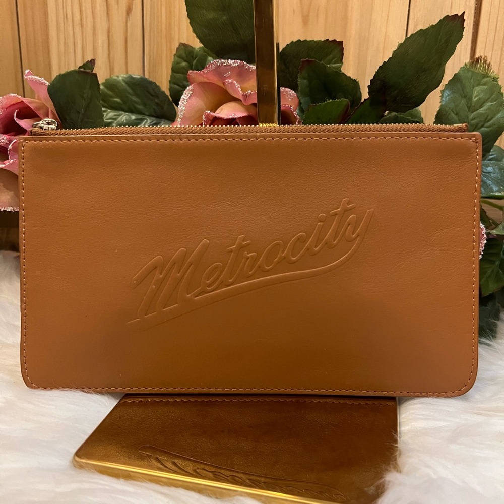 Metrocity Long Wristlet